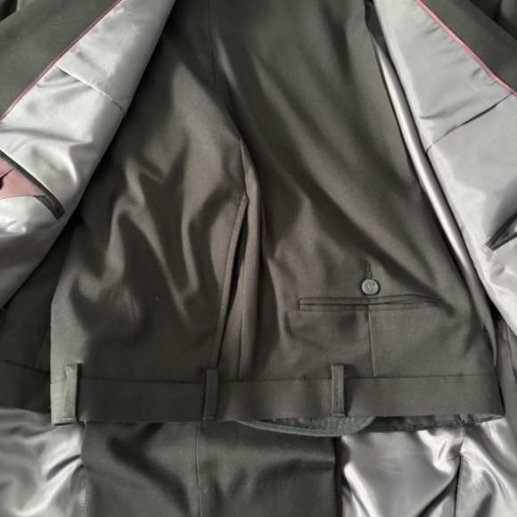 Suit - Picture 3 of 7